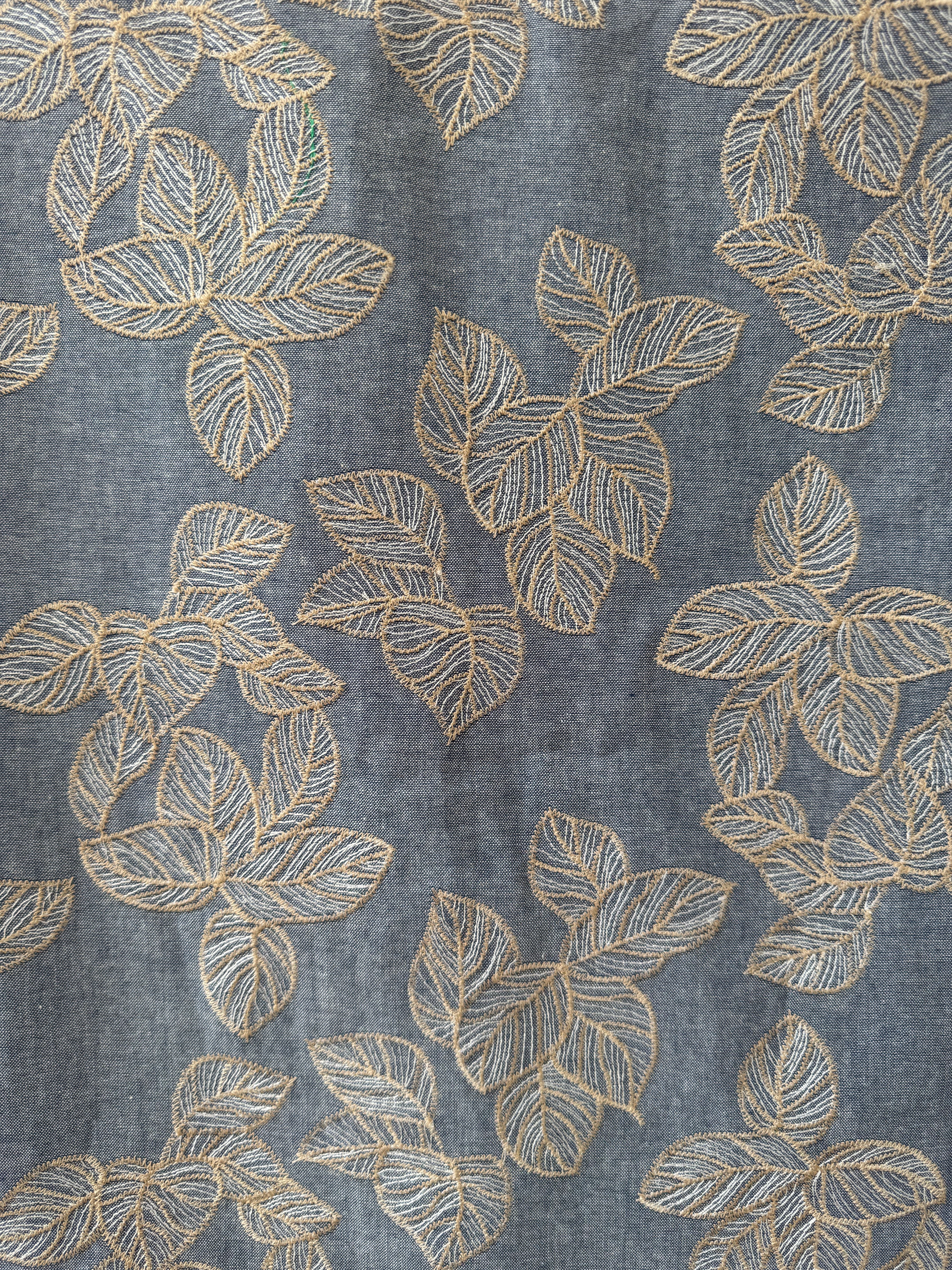 Bethnal Short Sleeve Shirt - Embroidered Chambray - Image 3