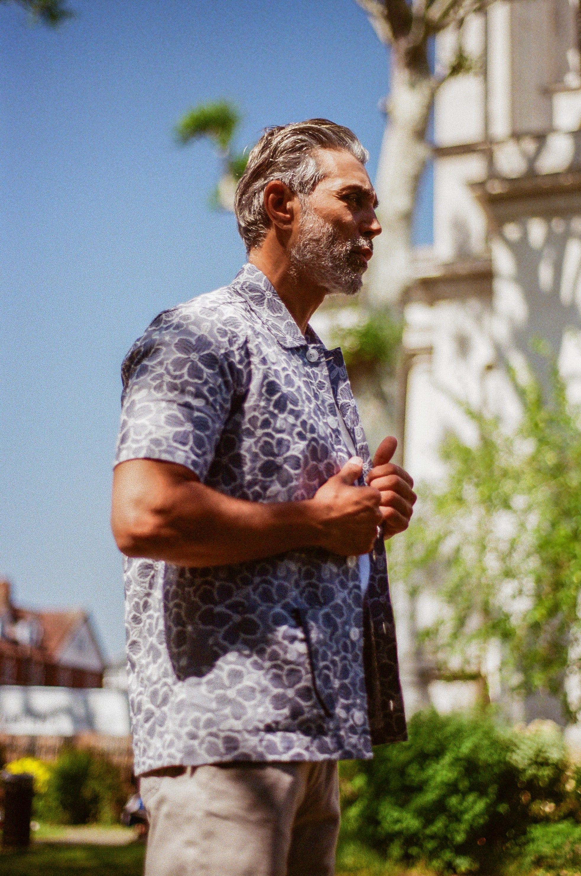 Bethnal Short Sleeve Shirt - Embroidered Chambray Sky Flower - Image 3