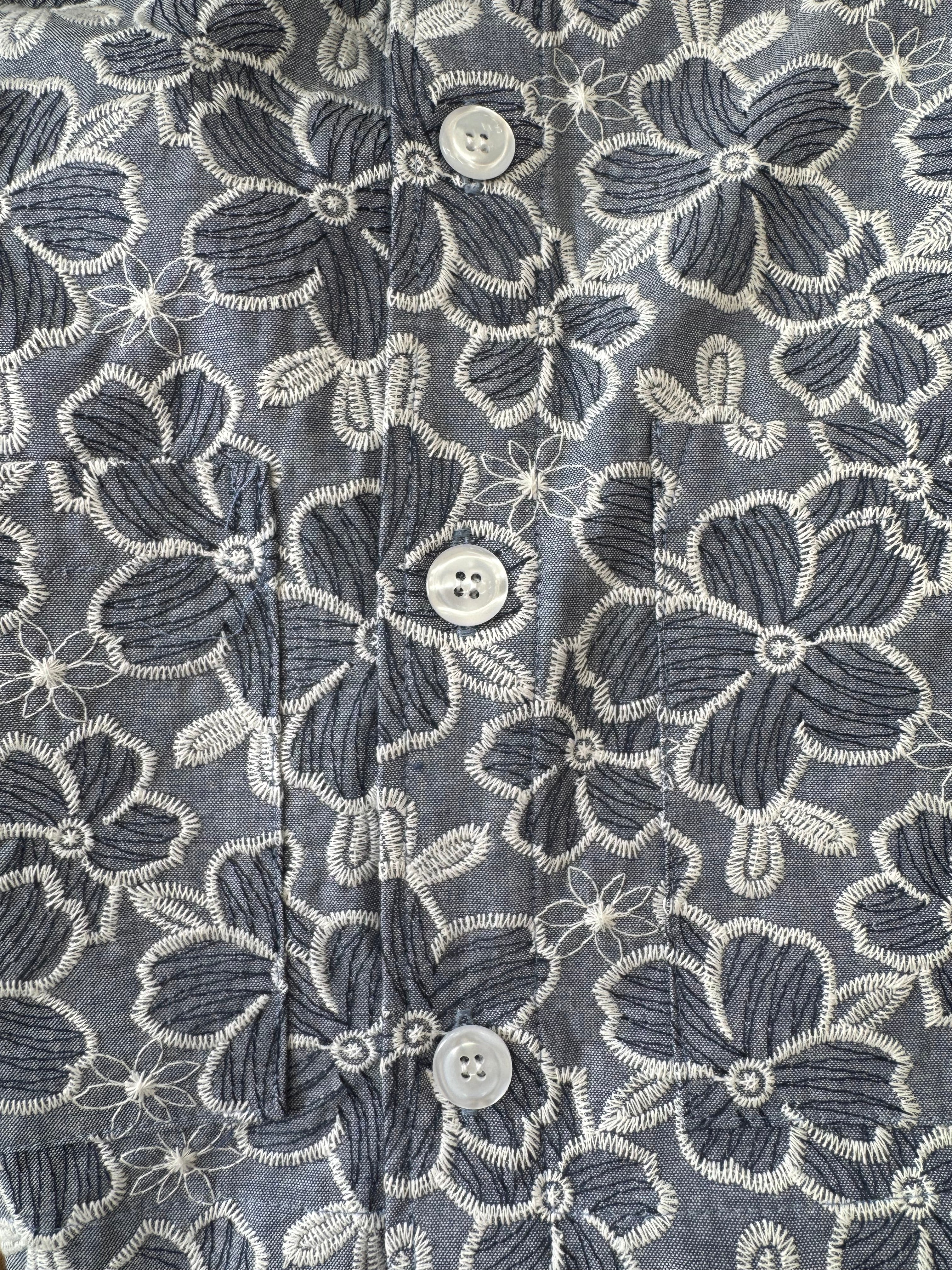 Bethnal Short Sleeve Shirt - Embroidered Chambray Sky Flower - Image 4