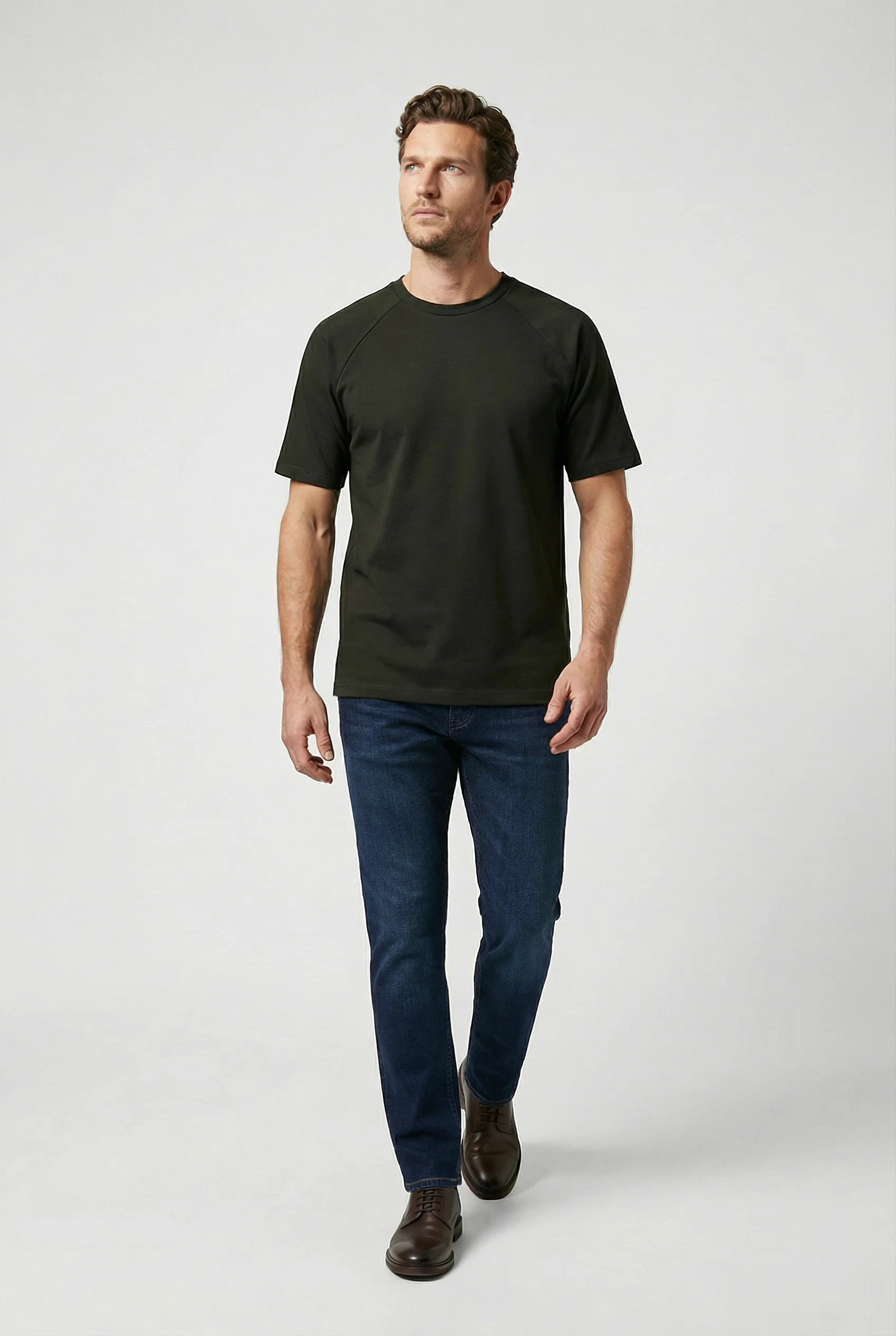 Hoxton Raglan Sleeve Fitted T-shirt - Chocolate - Image 4